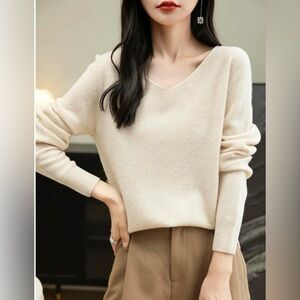 Chanyarn 100% Merino Wool V-Neck Seamless Casual Sweater- Size XL